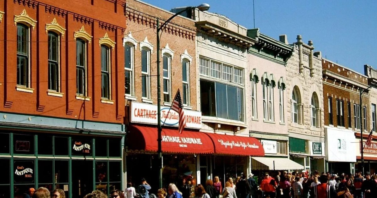 10 U.S. Towns That Feel Like Stepping Back Into the 1950s