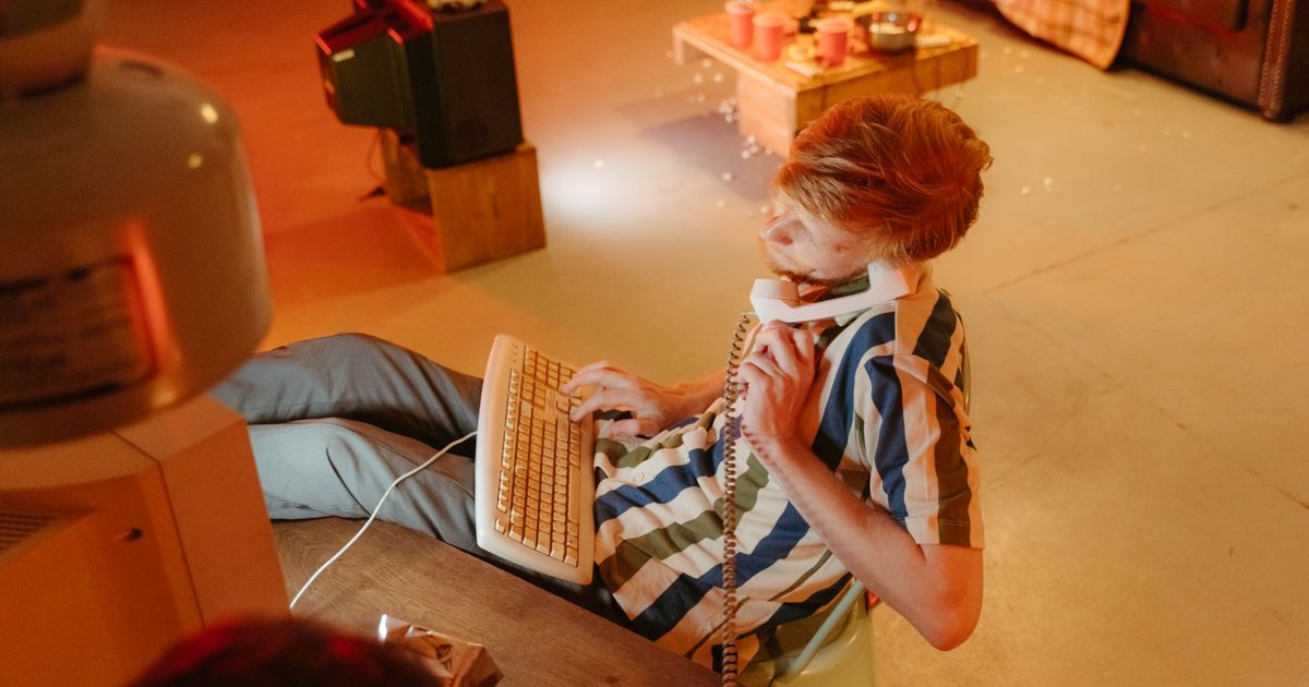 13 Things From the Dial-Up Internet Era That Younger People May Never Experience