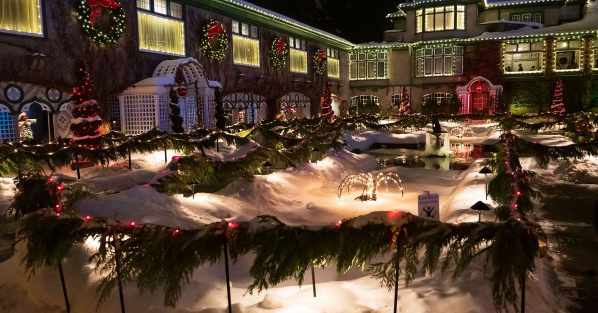 10 Holiday Decorating Habits That Quietly Annoy the Whole Street