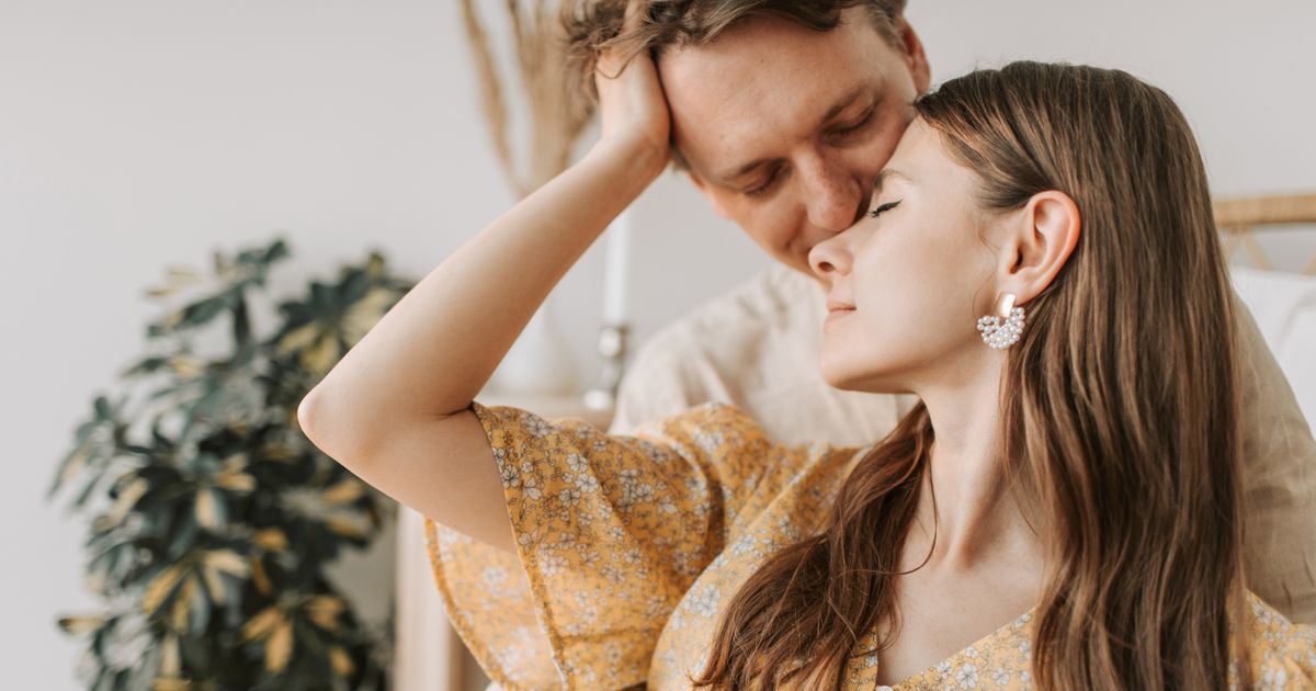 10 Things Men Notice About a Woman’s Confidence That Have Nothing to Do With Looks